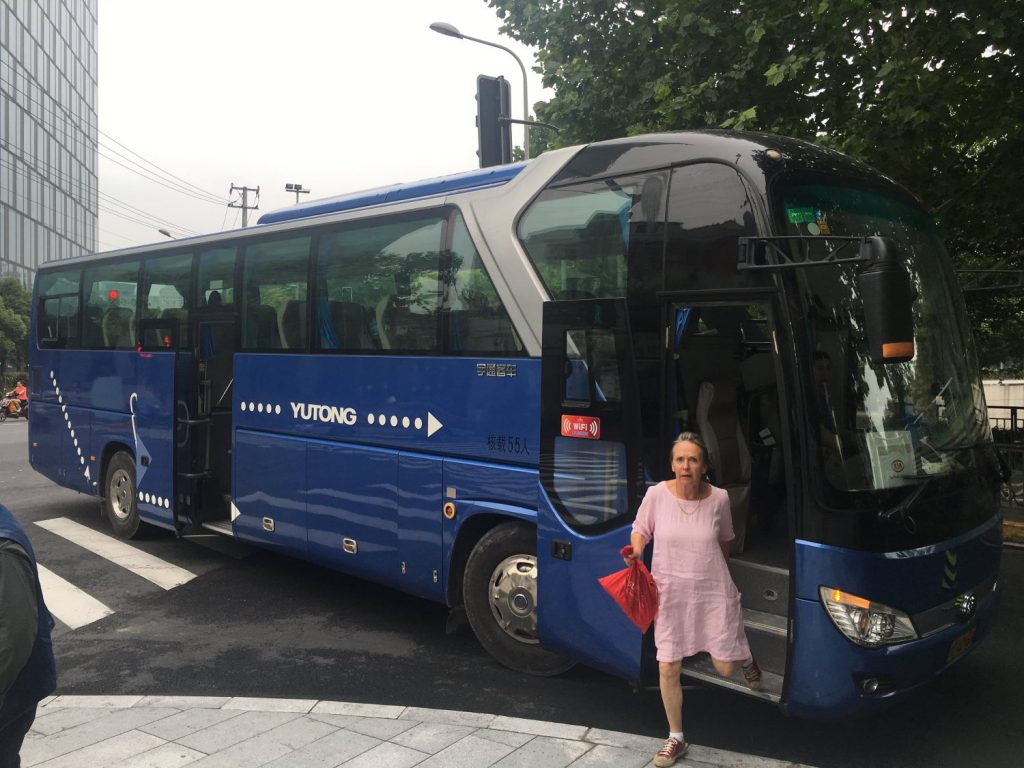 Bild 1 Unser Bus in Shanghai (Thomas Peters)