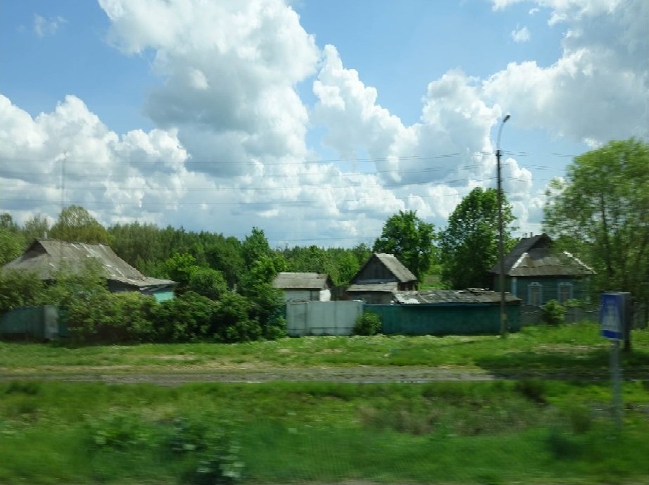 Blick aus dem Bus auf die Landstraßen Weißrusslands