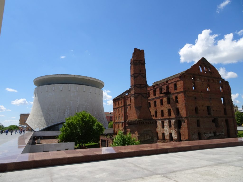 das panoramamuseum mit der Ruine der Roten Mühle (Anette Böddinghaus)