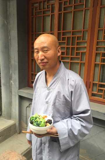 41. Tag: Mittagessen im Tempel in Lanzhou (Thomas Peters)