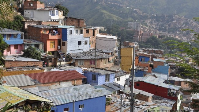 Blick über die Häuser der Comuna 13 in Medellín