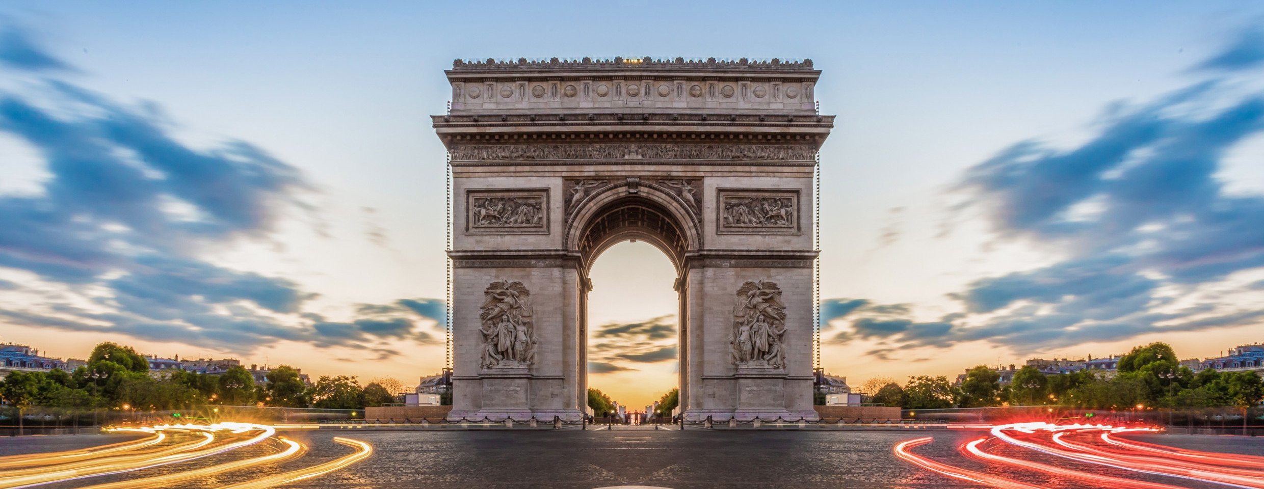 Den verhüllten Arc de Triomphe in Paris entdecken mit ZEIT REISEN