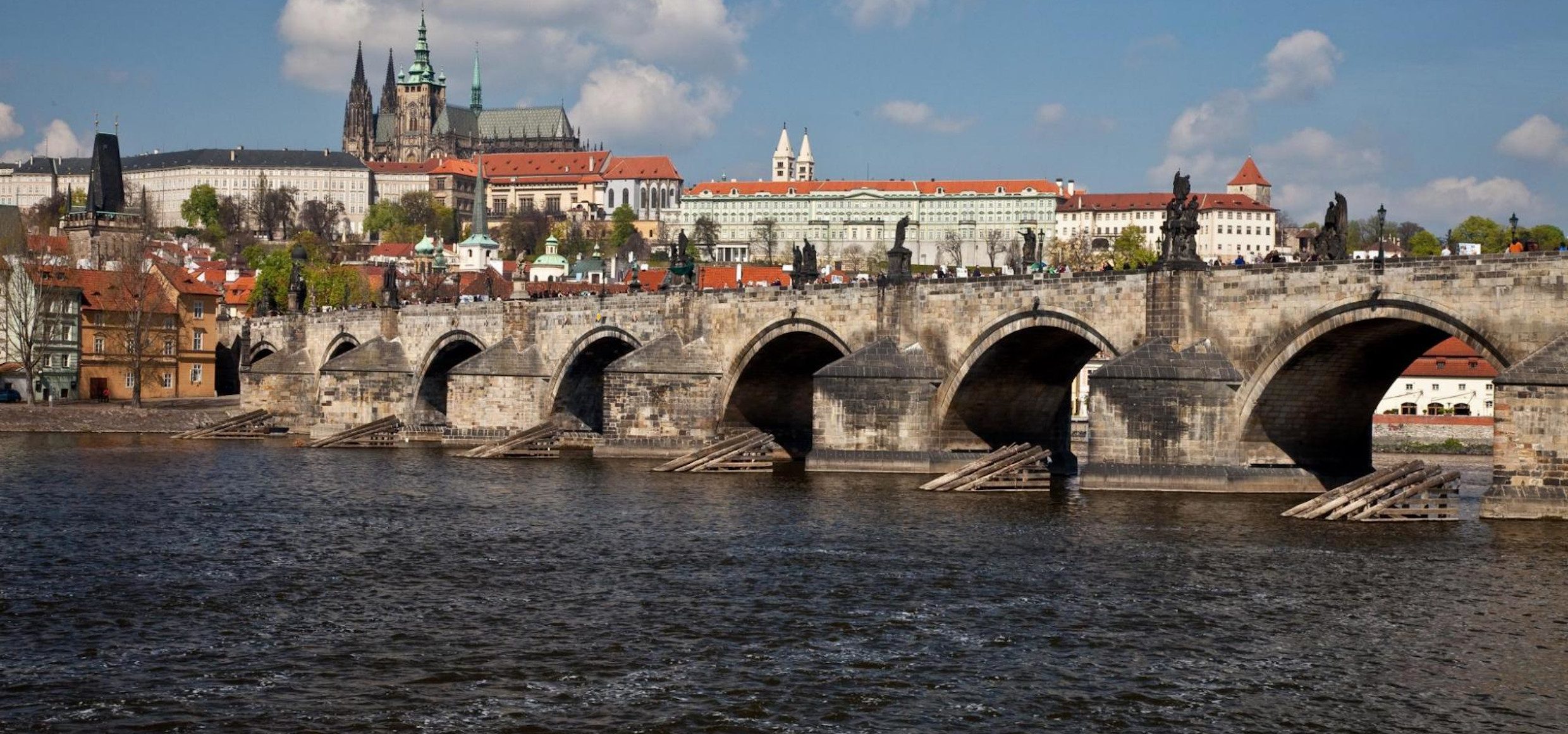 Prage Karlsbrücke und Schloss