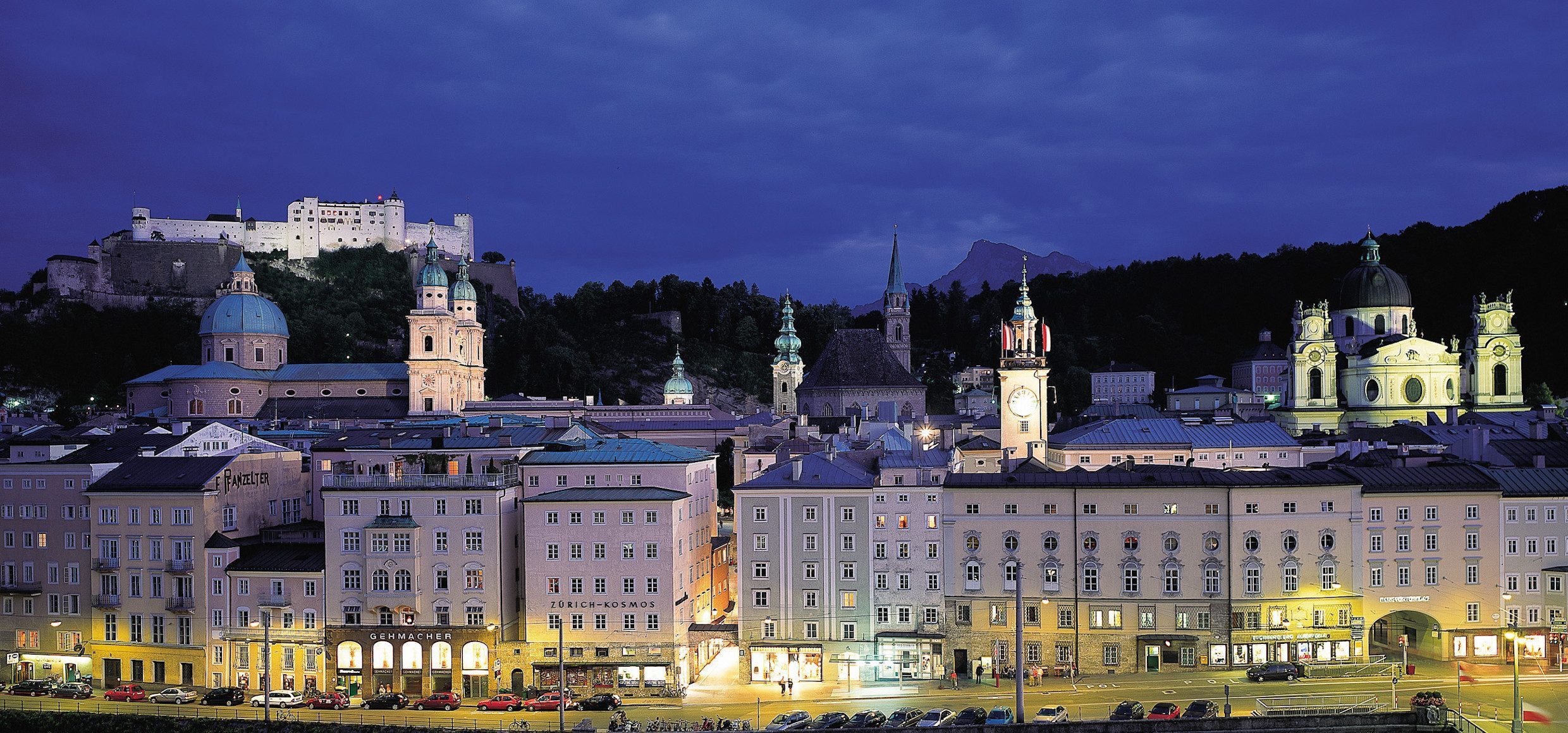 Salzburg bei Nacht-Salzburg-Österreich-Musikreisen
