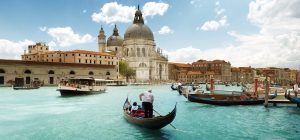 Italien-Venedig-Kanal-Gondeln