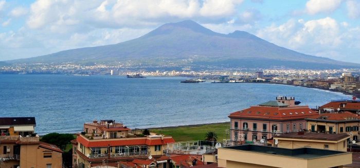Italien-Neapel-Vesuv-(c)Pixabay-Standardlizenz_857-Poppeonly-Aufmacher