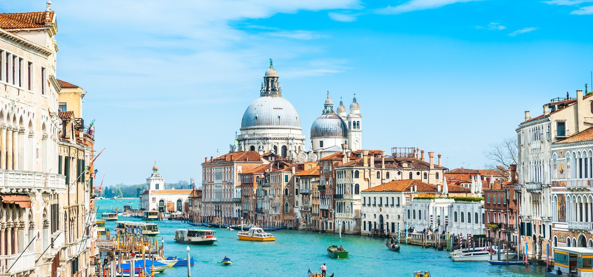 Kanal-Wasser-Boote-Basilica Santa Maria della Salute-Venedig-Italien