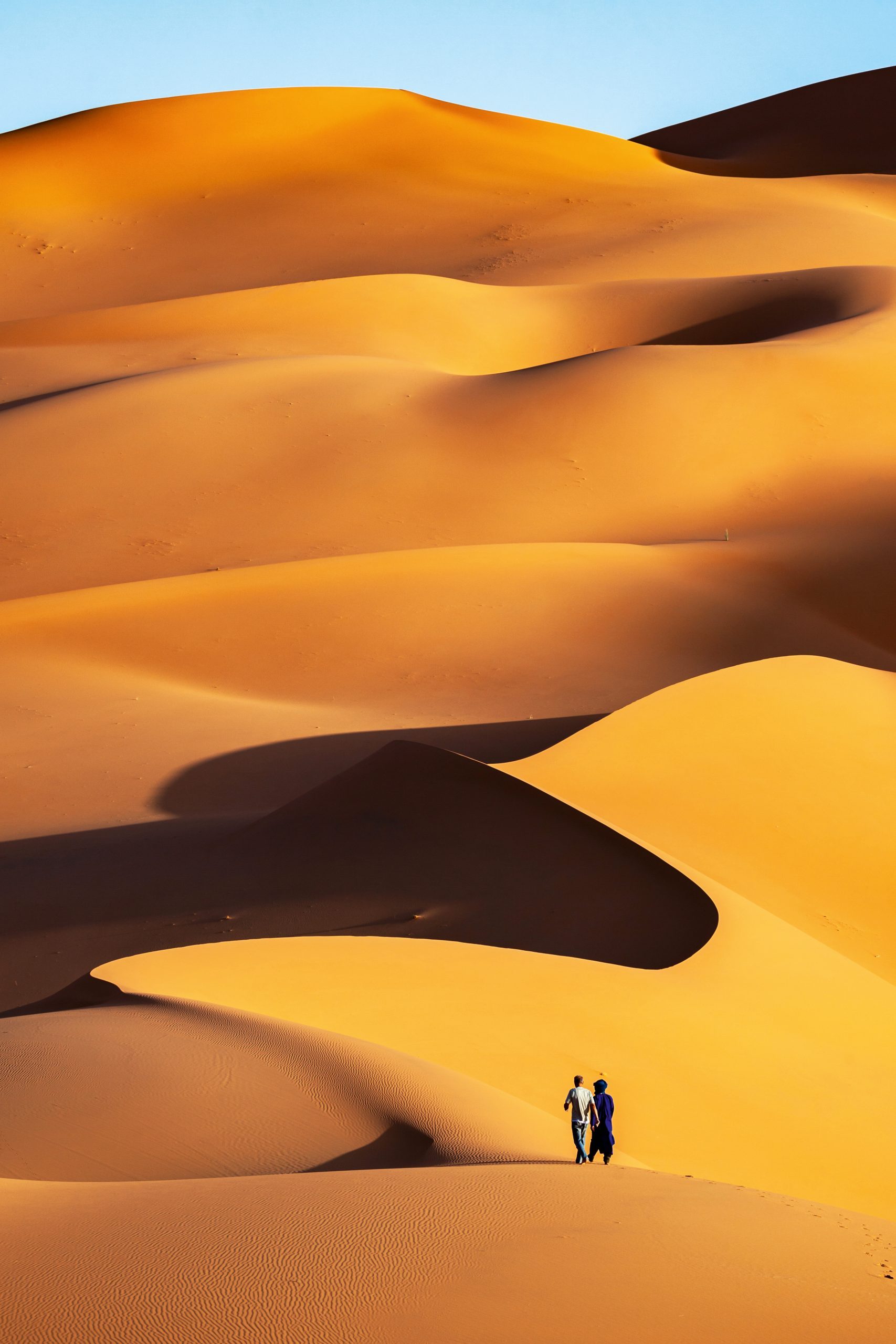 lonley people in the desert of sahara