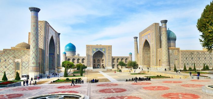 Registan-Platz-Samarkand-Lernidee-Erlebnisreisen-(c)phototravelua-stock.adobe.com-erweiterte-Lizenz_508-Aufmacher