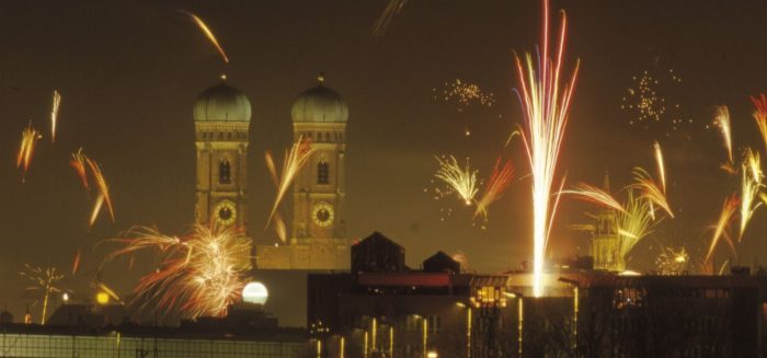 Silvesterfeuerwerk über München