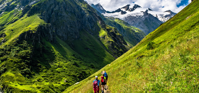 Aufmacher Berge Landschaft Menschen Wandern