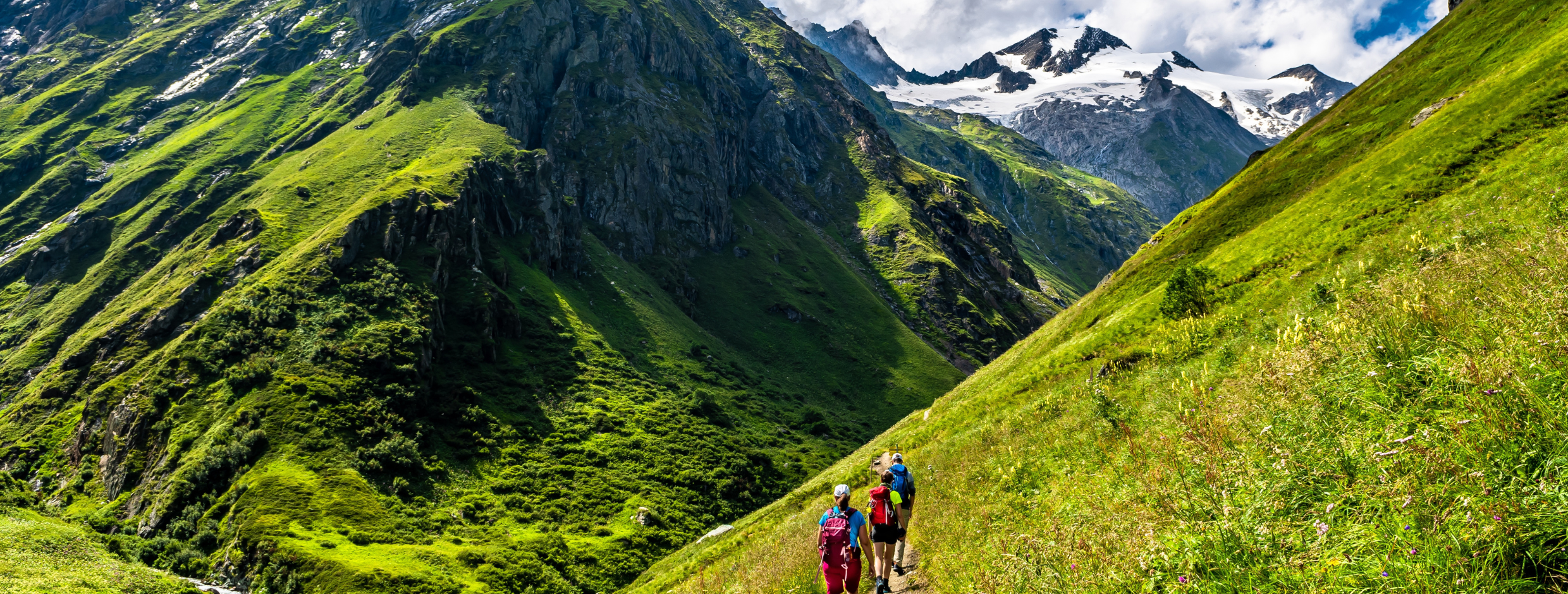 Aufmacher Berge Landschaft Menschen Wandern