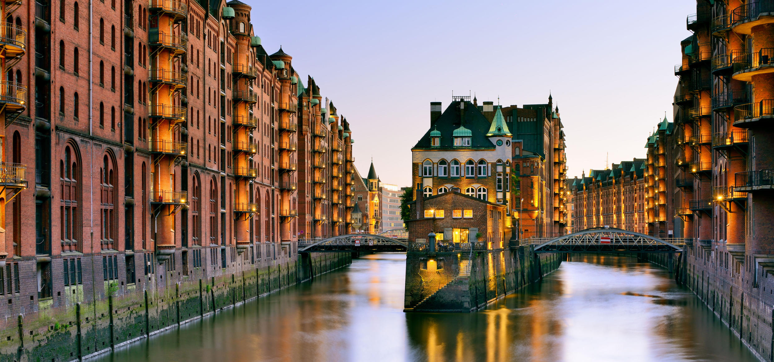 Slider Hamburg Speicherstadt am Abend